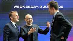 Emmanuel Macron tapasi tekoäly-yhtiö DeepMindin toimitusjohtaja Demis Hassabisin sekä Mistral AI:n toimitusjohtaja Arthur Menschin (oik.) kesällä Lontoossa. 