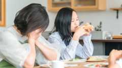 母の更年期、子の反抗期。どちらも“ホルモン”のせいだった?更年期と反抗期の戦いをどうやり過ごすか