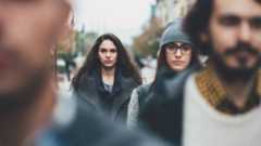 仕事や人間関係で感じる気疲れ、生きづらさの正体|「繊細さ」をかくして生きる「かくれ繊細さん」とは