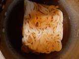 赤と緑のたぬきつねうどん