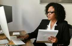 Devenir hôte d’accueil : Les compétences indispensables pour ce métier