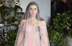 Charli XCX va donner la réplique à Norman Reedus