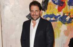 Brett Ratner s’explique au sujet de la photo de lui avec Jeffrey Epstein