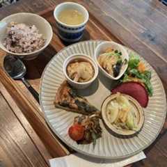 雑貨も楽しい週3日営業の可愛いカフェは予約がお勧め！「8cafe」