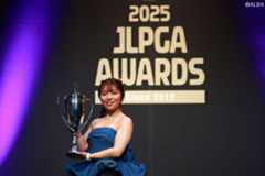 年間最優秀選手賞など最多4冠に輝いた佐久間朱莉(撮影:福田文平)