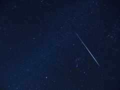 2017年12月に出現したふたご座流星群の流星＝吉野川市川島町