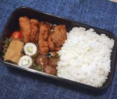 佐藤さん(仮名)が料理して作った弁当=9月(勤務先の児童養護施設提供)