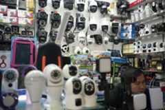 中国広東省広州市の商店で売られている防犯カメラ＝2025年10月（共同）