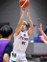 【山形ワイヴァンズ-青森ワッツ】シュートを狙う青森ワッツの寺嶋=山形県総合運動公園