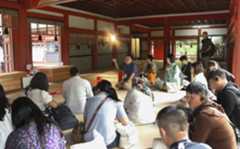 奈良県桜井市の談山神社で行われた研修＝9月