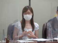 東京地裁の判決後、記者会見する武田美里さん