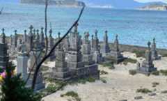 頭ヶ島天主堂のそばにあるキリシタン墓地