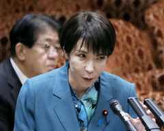 参院予算委の集中審議で答弁する高市首相=16日午前