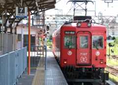 和歌山市駅に止まる「めでたいでんしゃ」