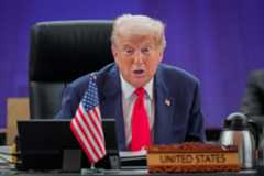 ASEAN首脳との会合で演説するトランプ米大統領＝26日、マレーシア・クアラルンプール（AP＝共同）