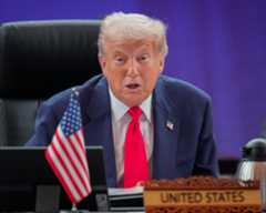 ASEAN首脳との会合で演説するトランプ米大統領＝26日、マレーシア・クアラルンプール（AP＝共同）