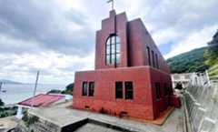 仲知教会は上五島の北部の拠点の一つとなっている、大きな教会