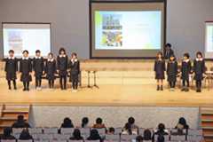 ビルの一室のリノベーションに向けた活動を発表する新潟大学付属長岡小学校の6年生=長岡市幸町2