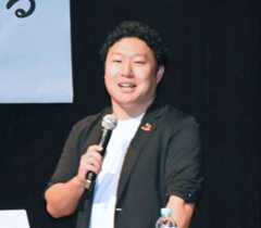 講演する宮津航一さん＝鹿屋市文化会館