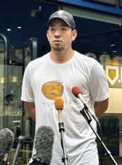 自主トレーニングを公開し、取材に応じる米大リーグ、エンゼルスの菊池雄星=13日、岩手県花巻市