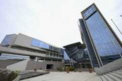 静岡県伊東市役所＝10月