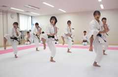 全国高校選抜大会に向けて練習に励む少林寺拳法部の選手たち（向日市・京都西山高）