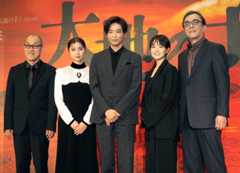 舞台「大地の子」の制作発表に登場した（左から）山西惇、上白石萌歌、井上芳雄、奈緒、益岡徹＝東京都港区