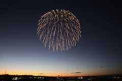 今年で100年を迎えた「土浦全国花火競技大会」=2025年11月、茨城県土浦市