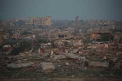 イスラエル軍の攻撃で破壊されたガザ北部ガザ市の町並み＝4日（ゲッティ＝共同）