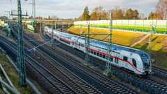 Dresdner Bahn mit Sonderzug eröffnet