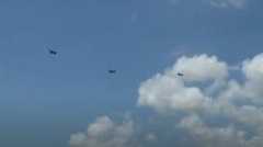 3 Pesawat Tempur dan Helikopter TNI AU Unjuk Kebolehan di Langit Batam, Warga Takjub<