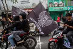 How democracies learn to goose-step