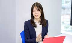 浅井涼さん（株式会社 三菱UFJ銀行 法人・ウェルスマネジメント企画部 法人・リテールアカデミー 企画グループ 調査役）インタビューの様子