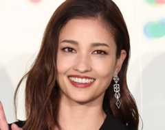 黒木メイサ　14歳年下“超大物二世”恋人とのツーショットを初目撃！手繋ぎ、お揃いキャップのラブラブぶり