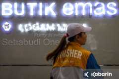 Emas Antam Jumat ini turun tipis, harga mulai Rp2,383 juta per gram