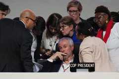 Avec un accord sans ambition, la COP30 sauve le multilatéralisme mais néglige l’urgence climatique