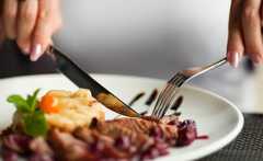 מנה במסעדה (צילום: By Dafna A.meron, shutterstock)