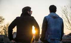 אחים, חברים (צילום: shutterstock)