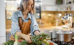 איך עושים טבעונות בריאה? (צילום: RossHelen, shutterstock)