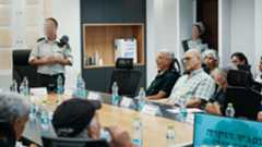 פדויי שבי מיחידה 8200 במפגש עם מפקד היחידה