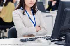 不機嫌な女性社員