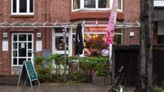 Noch steht hier das Eiscafé Qubism. Doch schon im Dezember soll in den Räumlichkeiten in Ottensen eine Neueröffnung gefeiert werden.