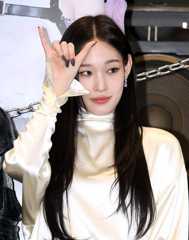 테디, '신세계 딸' 업고 활짝 웃었다…불붙은 더블랙, 흥행 시동 제대로 [TEN스타필드]