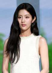 수지 다음 '♥첫사랑 아이콘'으로 딱이네…신은수, 청정 무공해 첫사랑美[TEN스타필드]