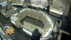 Clovis jewelry store robbed by four suspects in under two minutes, police say