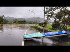 Typhoon Ragasa batters Taitung, suspected tornado in county