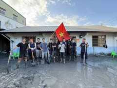 Vietnamese volunteers help clean up Guangfu after Hualien floods