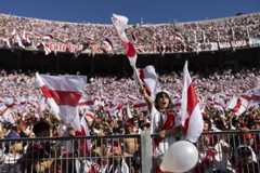 Klub-WM: River Plate v Boca Juniors - Torneo Apertura Betano 2025 Fans of River Plate cheer during the Torneo Apertura Betano 2025 match between River Plate and Boca Juniors at Estadio Mas Monumental Antonio Vespucio Liberti in Buenos Aires, Argentina, on April 27, 2025. Buenos Aires Argentina PUBLICATIONxNOTxINxFRA Copyright: xMatiasxBagliettox originalFilename:baglietto-notitle250427_npVAh.jpg