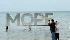 За неделю до курортного сезона: фоторепортаж с берега Черного моря в Анапе