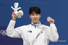  (Olympics) Short tracker Hwang Dae-heon takes silver in men's 1,500m